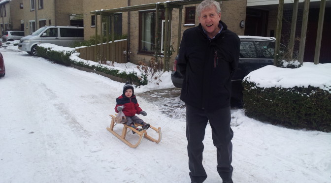 met opa op de slee naar de eendjes